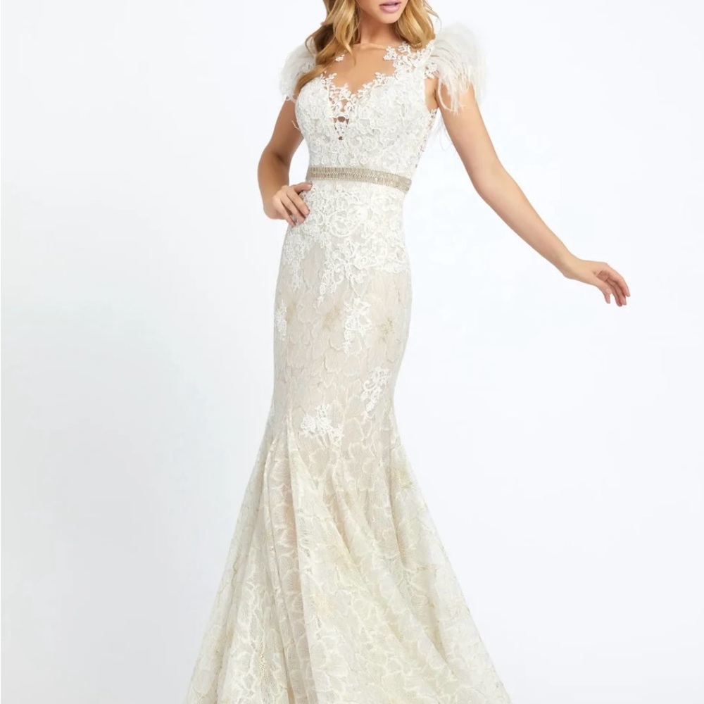 Mac Duggal Couture Gown in Ivory with Intricate Lace Detailing size 6 NWOT